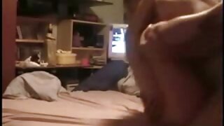 Vroča blondinka in kinky brineta Milf sesa