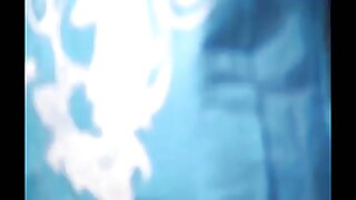 Oglejte si mojo poraščeno vagino zdaj!