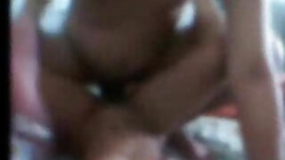 Utripa moje trde bradavice zate