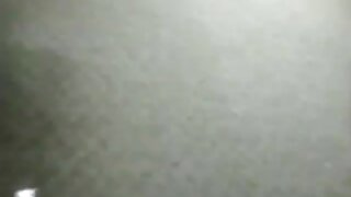 Neverjetna rjavolaska z velikimi joški je zanič dildo