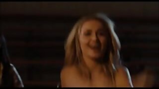 Precej debeluška žena cerkvenega župnika se zabava s slačenjem na spletni kameri,!