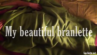 Babe masturbira in doživi orgazem