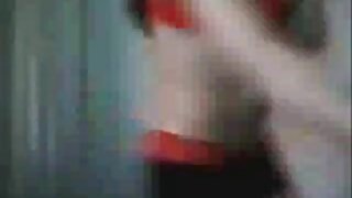 Blondinka z veliko rit se seksa in dobi spermo na obraz