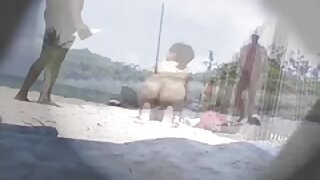 Stara žena dobiva obraz od moža