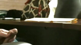 Čudovita suha stvar pozira pred kamero