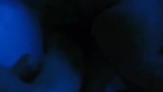 Piščanec je cumshot v njenih ustih