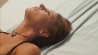 Vroča kurba stripti za denar!