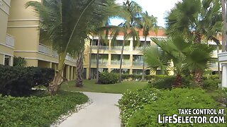 Seks igračka v ustih in sperma na obrazu