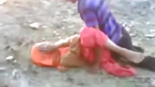 Mlada blondinka liže trdega tiča