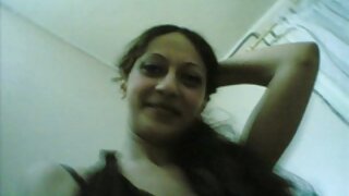 Prekleto zagorela žena na postelji