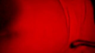 Majhne joške in tesna muca