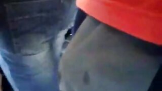 Moja prsata slutnata žena se močno slači