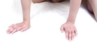 Z njenimi mehkimi rokami, da sem sperem