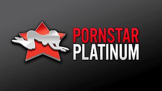 Babe z rožnatimi lasmi sesa tiča in seksa na stranišču