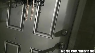 Simpatična britanka hoče izstopiti