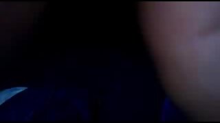 Jenna poskakuje na mojem tiču