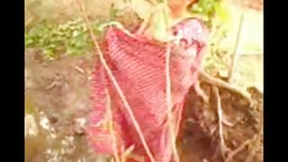 Dolgočasene porjavele milf joške čakajo na rep igračo, da strese cum igra