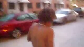 Prekleti učiteljica telovadnice v dekliški garderobi