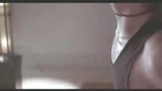 Ljubka solo brineta, draga, pozira