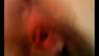 Dekle sesa tiča in dobi spermo na obraz