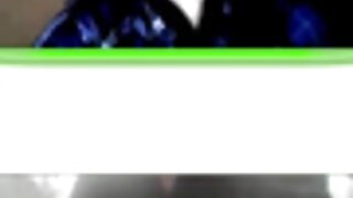 Moja vroča kuma ji pokvari make-up