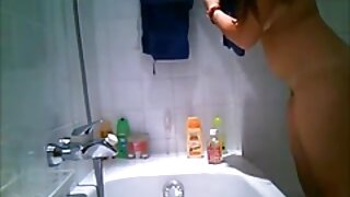 Rdečelaska babe z velikimi joški daje blowjob