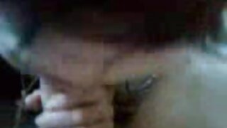 Globoko grlo debelega belega kura