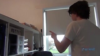 Velike prsi masira kurac