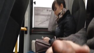 Vroča kurba igra z velikimi joški milf božanje dildo, ki u nadzor kremasti brizganje v živo zdaj