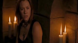 Gole lezbijke se fotografirajo