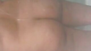 Najstnica Melanie se sleče