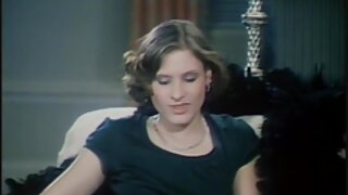 Lepa rjavolaska sesa tiča in seksa, nato pa dobi cum na svojo muco