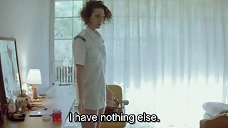 Dekle z velikimi joški zanič tiča in handjob