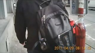 Fant se zabava z ogromnimi prsi svoje deklice