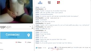 Rjavolaska se napihne v kopalnici in tudi spere