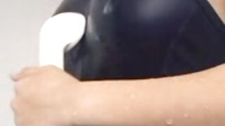 Čudovito dekle, ki masturbira na spletni kameri