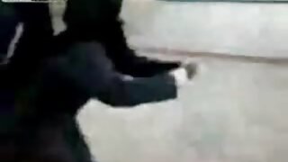 Busty blondinka daje handjob