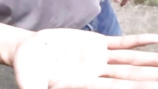 Dotikanje mojih okroglih naravnih breskev