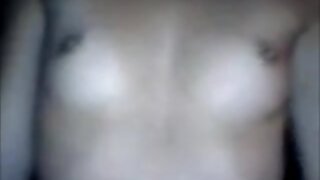 Ta video gledam na zavorah v službi