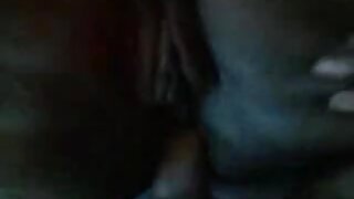 Rjavolaska z majhno rit faha in seksa