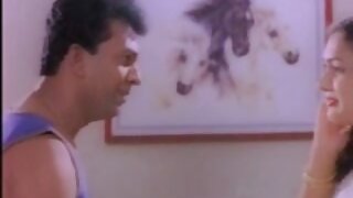 Vroča amaterska latino trojka naredi odličen video, najprej dve lezbijki nato moški