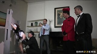 Poje svoj grd dlakavi grm