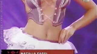 Moja vroča GF se zajebava z mano v uniformi služkinje