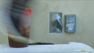 Razkrile so se lepe okrogle naravne prsi