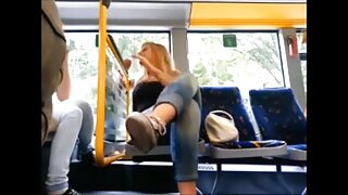 Kurac in igrača za njene luknje