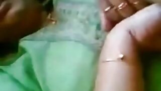 Rdečelaska amaterska kurba se poigrava s svojo luknjo